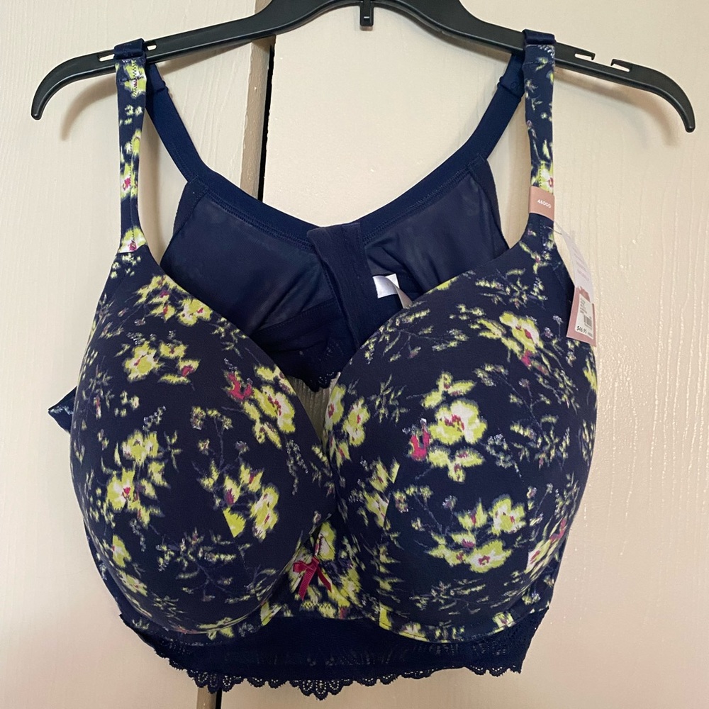NWT Cacique Bra with lace